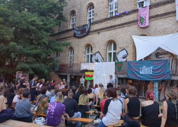 Li Berlînê bi boneya 12. salvegera Şoreşa Rojava sînevîzyon hat pêşandan