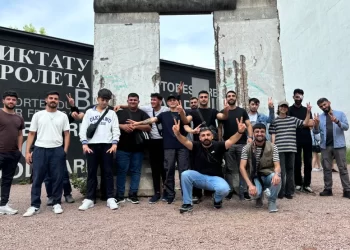 Tûra Ciwanan Li Berlîn’ê Despêkir