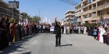 Gelê Minbîcê li dijî êrîşên dagirkeriya Tirk daket kolanan