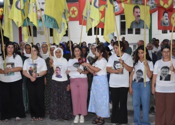 Jinên Ciwan ên Mexmûrê: Em bi Rêber Apo re hene