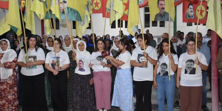 Jinên Ciwan ên Mexmûrê: Em bi Rêber Apo re hene