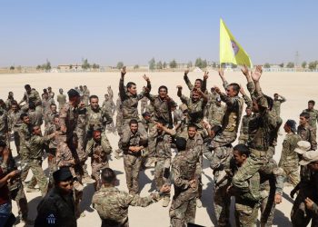 300 ciwan soza parastina welatê xwe dan