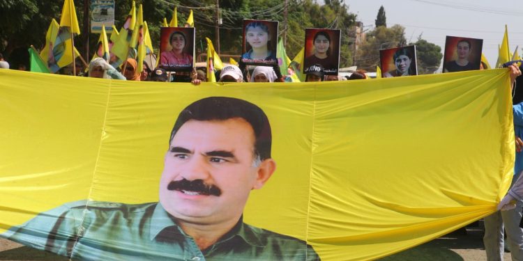 Jinên Ciwan ên Ereb ji bo azadiya fîzîkî ya Rêber APO meşek girseyî li dar xistin