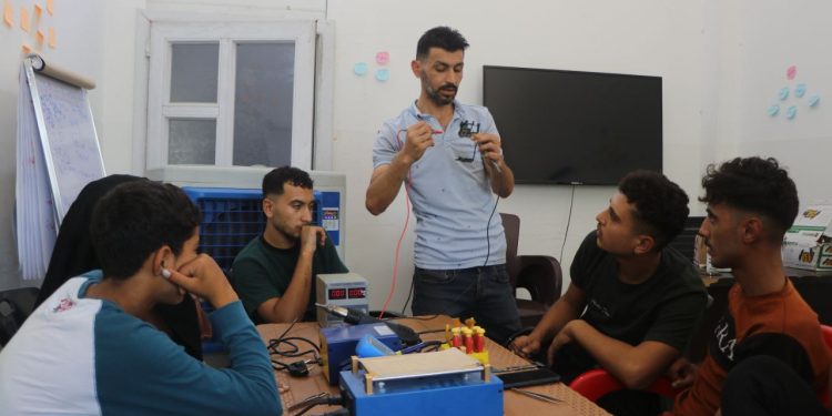 Ciwanên Ereb li ser “Tamîrkirina telefonê” perwerde dibînin