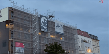 Li Bînayeta Navendî Posterê Rêber APO Daliqandin