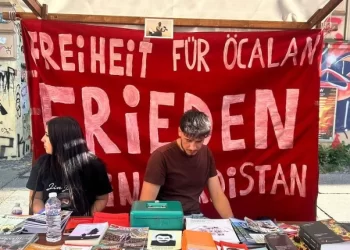 Ji Ciwan û Jinên Ciwan ji bo Rêber APO stand