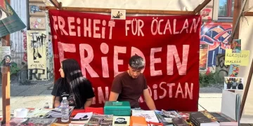 Ji Ciwan û Jinên Ciwan ji bo Rêber APO stand