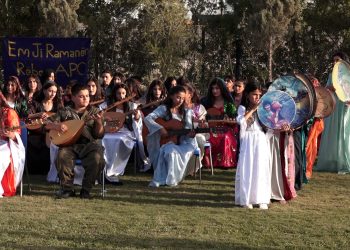 Xwendevanên Navenda Çand û Hunerê û Navenda Stêra Zêrîn konserek lidaxist