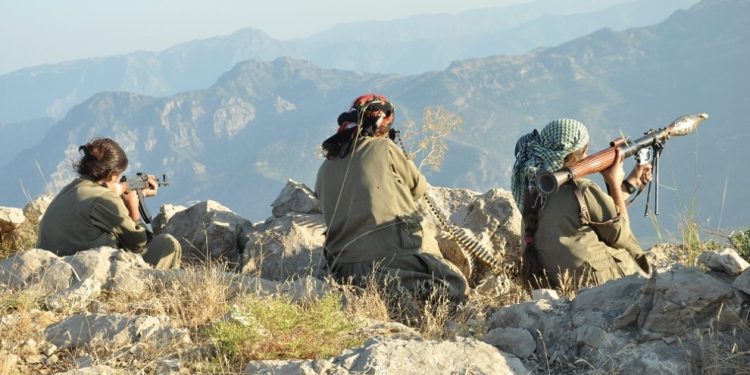 Sê Perperîk Di Nav Xweşikbûn û Xemla Biharê De Bûne Yek