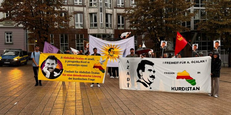 Li Stûttgartê bi pêşengiya TCŞ û TekoJin Meşa “Ji Rêber APO re azadî”