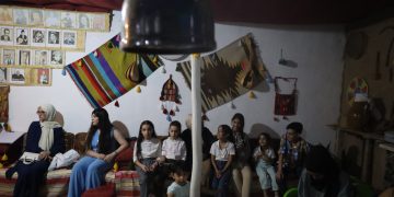 Jinên Ciwan bi şevbîrkan Rêber Apo didin nasîn