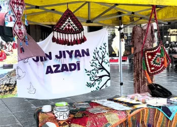 Jinên Ciwan ên Endama TekoJIN’ê li Kolnê standa çandê vekirin