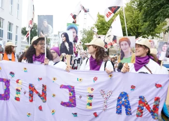 Meşa Dirêj bi dirûşma “Rêbertiya Azad, Kurdistana Azad” dest pê kir.