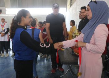 Encumena Werzîşê ya Reqayê ji bo jinên ciwan maça basketbolê li dar xist