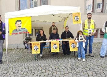 Ji ciwanan standa ji bo Rêber APO