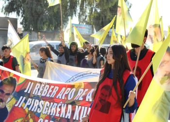 Xwendekarên Welatparêz meşekî dirêj li dijî komployê navnetewî li darxistin