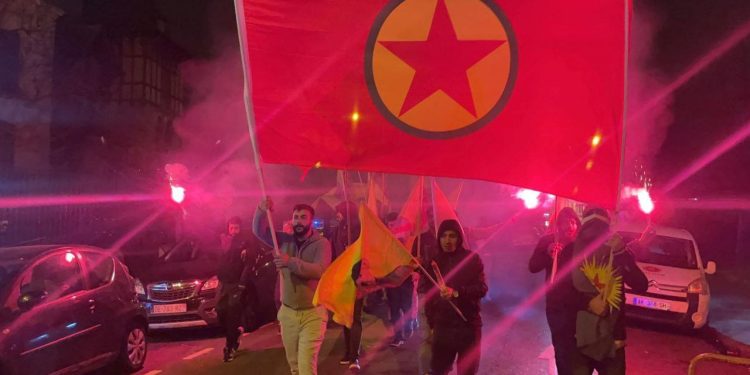 Ji Ciwanên Corbeil ji bo Rêber APO meşa meşaleyî