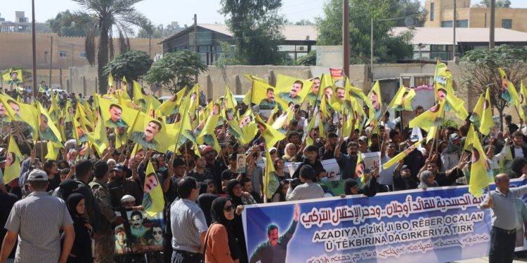 Li Reqa, hezaran kes ji bo Rêber APO meşiyan