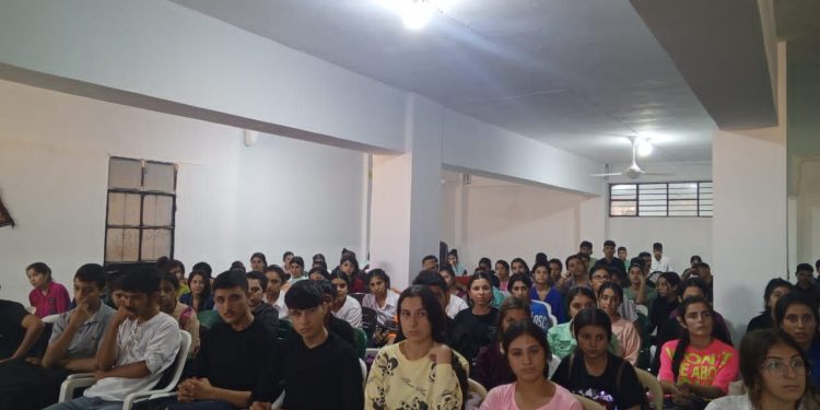 Xwendekarên Welatparêz ên Şehba Civînek li ser Şerê Gelê Şoreşgerî Lidarxistin