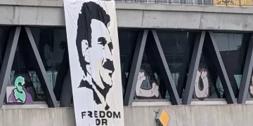 Li ser pira Dreîrosenbrücke wêneyê Rêber APO