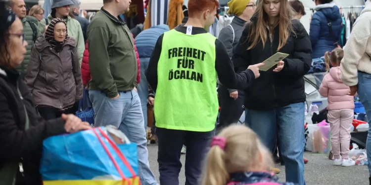 Ji endamên Ciwanên TCŞ û TekoJIN’ê ji bo Rêber APO stand