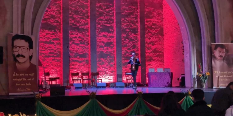 Pêşbirka çîrok û helbest ya Huseyîn Çelebî bi dirûşmeyên “Bijî Serok APO” bi dawî bû