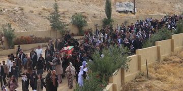 Şengaliyan Cenazeyê Şehîd Kerîm bi Peyamên Berxwedan û Tolhildanê Spartin Axê