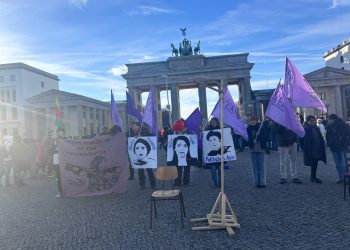 Li dijî Komkujiya Jinan a li Îranê bi pêşengiya Berlîn TekoJIN mîtîngek hat lidarxistin