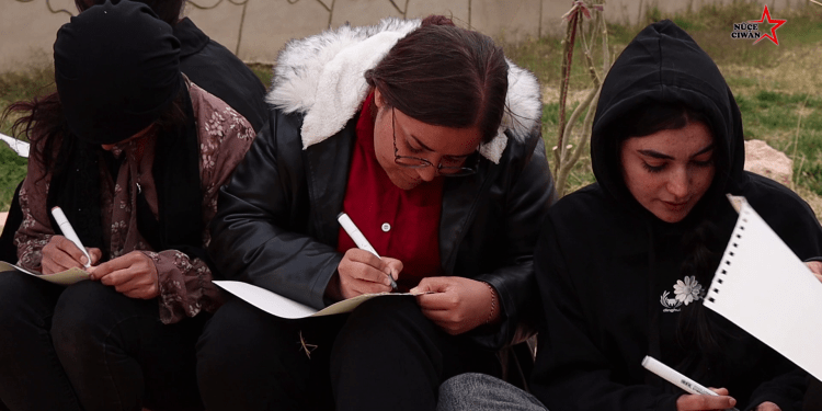 Yekîtiya Jinên Ciwanên Şengalê dahûrandinekê Rêbertî dixwînin