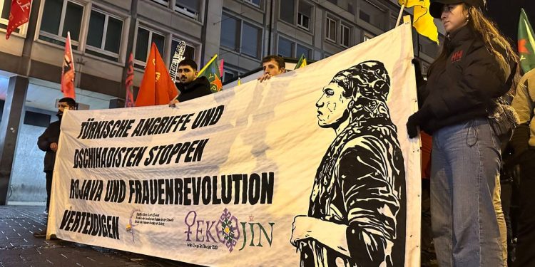 Li Baselê bi pêşengiya Ciwanan meşa li dijî êrîşên çeteyan