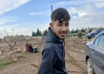 Ciwanekî Kobanê bi guleyên artêşa Tirk birîndar bû