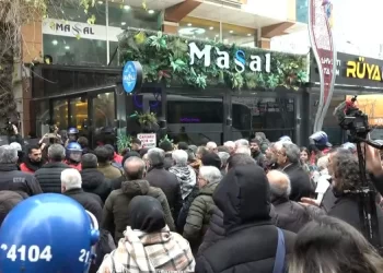 Qetilkirina rojnamegeran li Amedê tê protestokirin