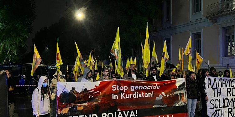 Êrîşên li dijî Rojava li Atînayê hatin protestokirin