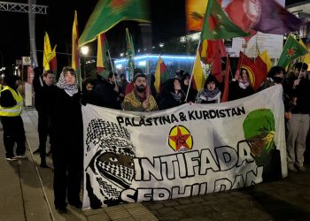 Êrîşên dewleta Tirk a dagirker ên li ser Rojava li Hambûrgê hate protestokirin