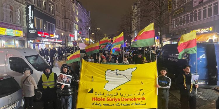 Qetilkirina Rojnamegeran li Hambûrgê hat protestokirin