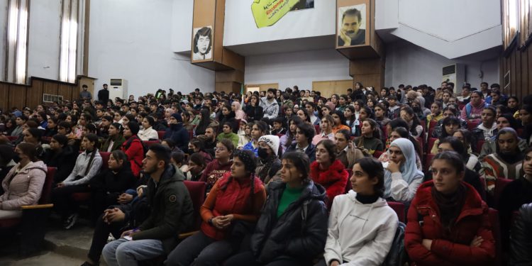 Xwendekarên Welatparêz li Qamişlo civîyan: Di vê demê de lazim e her kes bibe şervan
