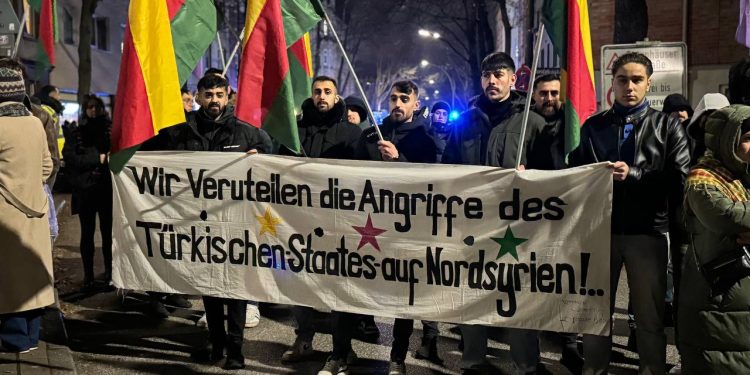 Ciwanên li Hambûrgê li dijî dagirkeriyê bê navber li ber xwe didin