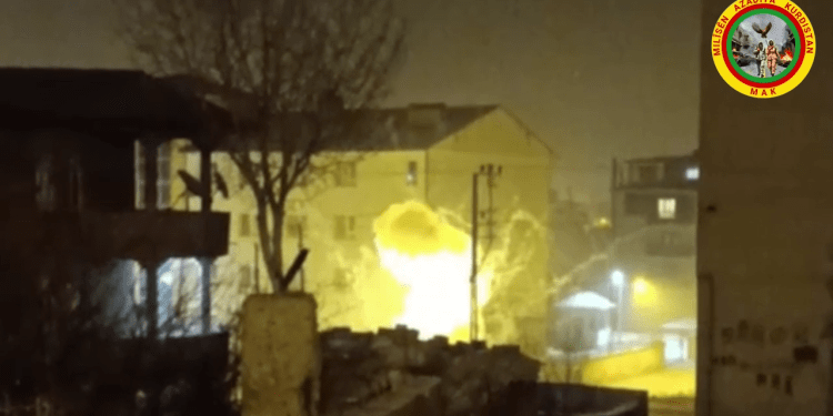 Milîsên MAKê li Geverê li dijî wesayîta zirxî ya polîsan êrîşa bombeyî pêk anîn