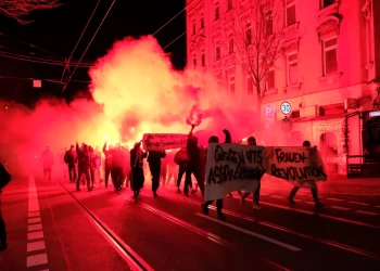 Ciwanên Enternasyonalîst: Ji bilî yekîtiyê û serketinê ti çareya me nîne!