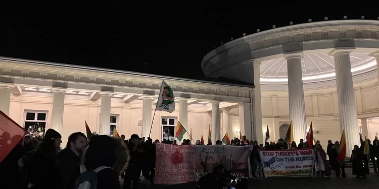 Li Aachenê bi pêşengiya Ciwanên Xwendekar, êrîşên çeteyan hate protestokirin