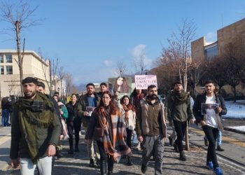 Xwendekar ji bo Gulistan Doku û Rojîn Kabaîş meşiyan