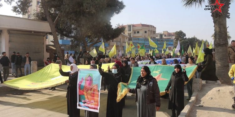 Li Reqayê Meclisa Jinên Zenobya li dijî êrîşên dagirkeriyê meşek li dar xist
