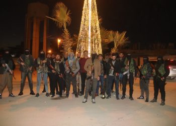 Ciwanên Amûdê ji bo parastina bajêr tabûrek ava kir