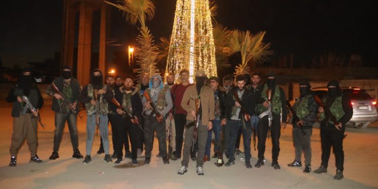 Ciwanên Amûdê ji bo parastina bajêr tabûrek ava kir