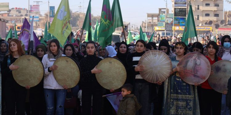 Şehîdên Komkujiya Parîsê li Hesekê hatin bibîranîn