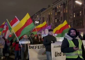 Ciwanên Berlînê berxwedana gelê Rojava silav kirin