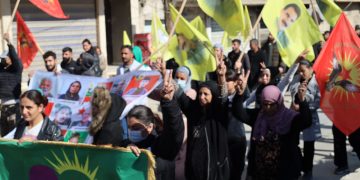 Ciwanên Heseke bi meşekî berxwedana li Tişrînê silav kirin