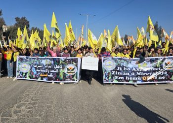 Xwendekarên Welatparêz ên Heseke bi meşekî girseyî Berxwedana Tişrînê silav kirin