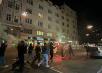 Ciwanên Awûstûryayê ji bo Rojava meşeke meşaleyî li dar xistin