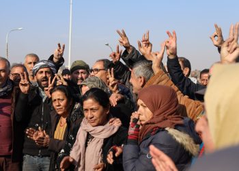 Dengê sloganan dengê bombeyan difetisîne